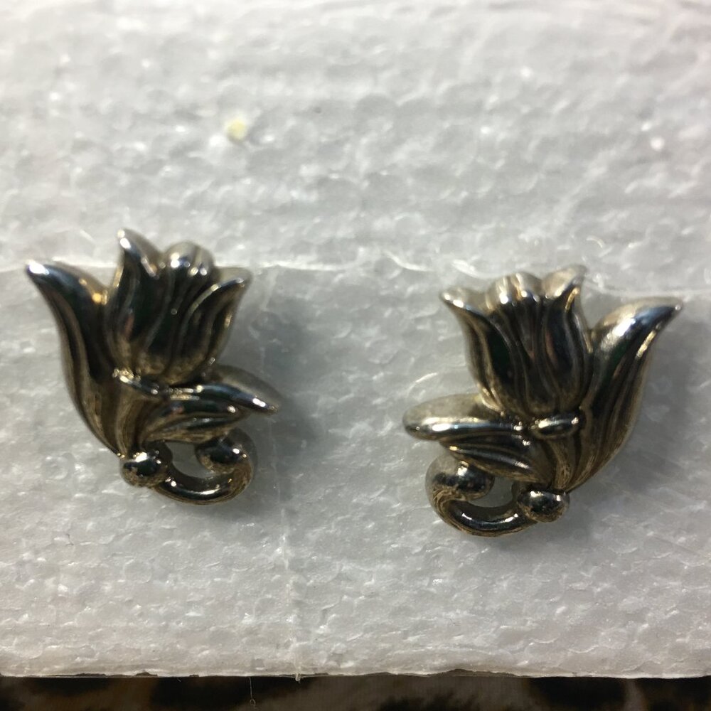 Avon Spring Tulip Silver Tone Studded Earrings